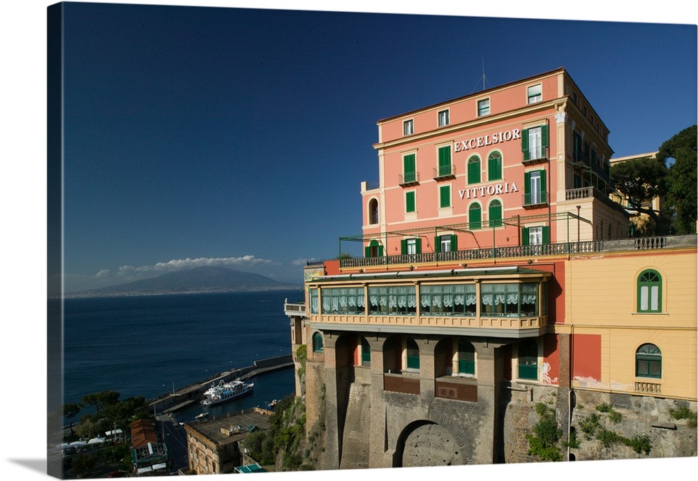 ITALY-Campania-(Sorrento Peninsula)-SORRENTO:.Grand Hotel Excelsior Vittoria... Walter Bibikow 2005