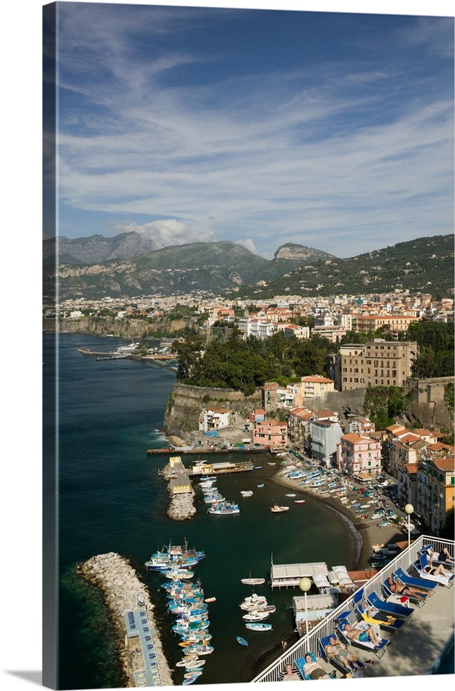 ITALY-Campania-(Sorrento Peninsula)-SORRENTO:.View of Marina Grande / Daytime... Walter Bibikow 2005