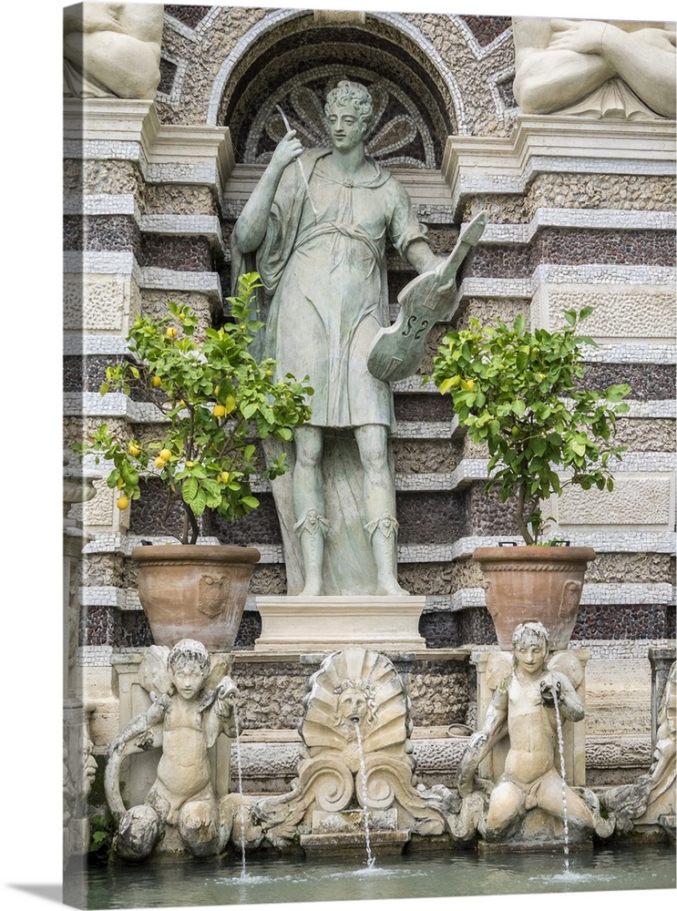 Italy, Lazio, Tivoli, Villa d'Este. Statue of Orpheus. The Organ fountain, 1566, housing organ pipes driven by air from th...