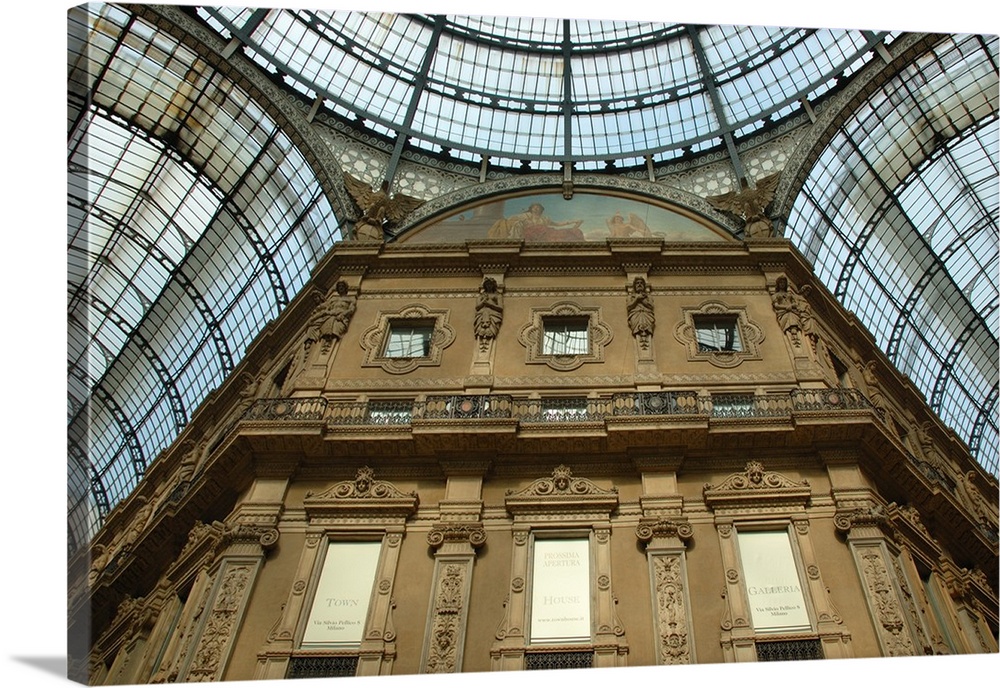 Italy, Milan, Galleria Vittorio Emanuele II interior