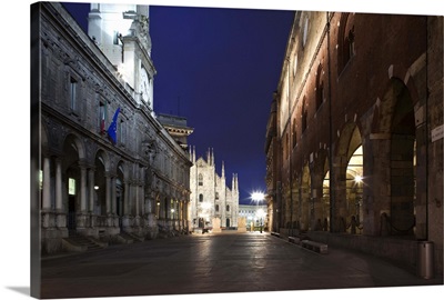 Italy, Milan Province, Milan, Piazza del Duomo and the Milan Cathedral, dawn