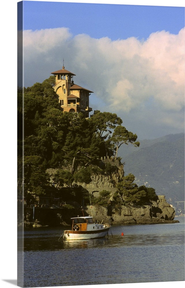 Europe, Italy, Portofino. Scenic life on the Mediteranean coast of Italy.