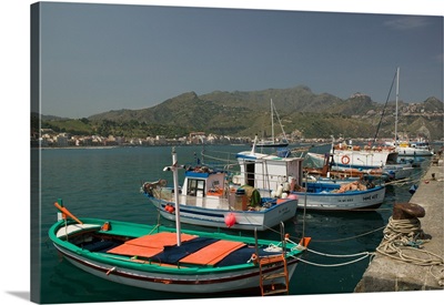 Italy, Sicily, Giardini, Naxos: Port view towards Taormina
