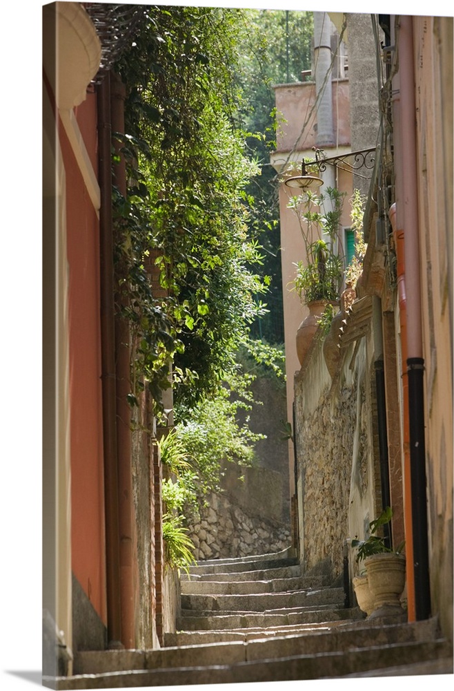 ITALY-Sicily-TAORMINA: Hillside Alley