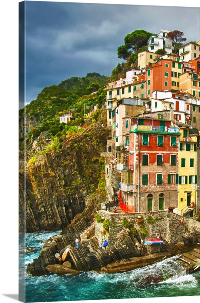 Europe, Italy, Tuscany, Cinque Terre. The stunning shoreline of Riomaggiore in Cinque Terre.