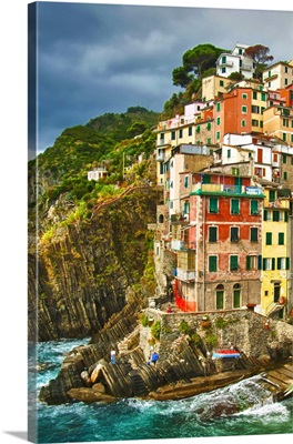 Italy, Tuscany, Cinque Terre. The stunning shoreline of Riomaggiore in Cinque Terre