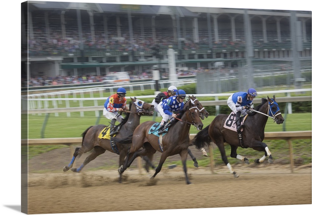 USA, Kentucky, Louisville. Horses racing at Churchill Downs.