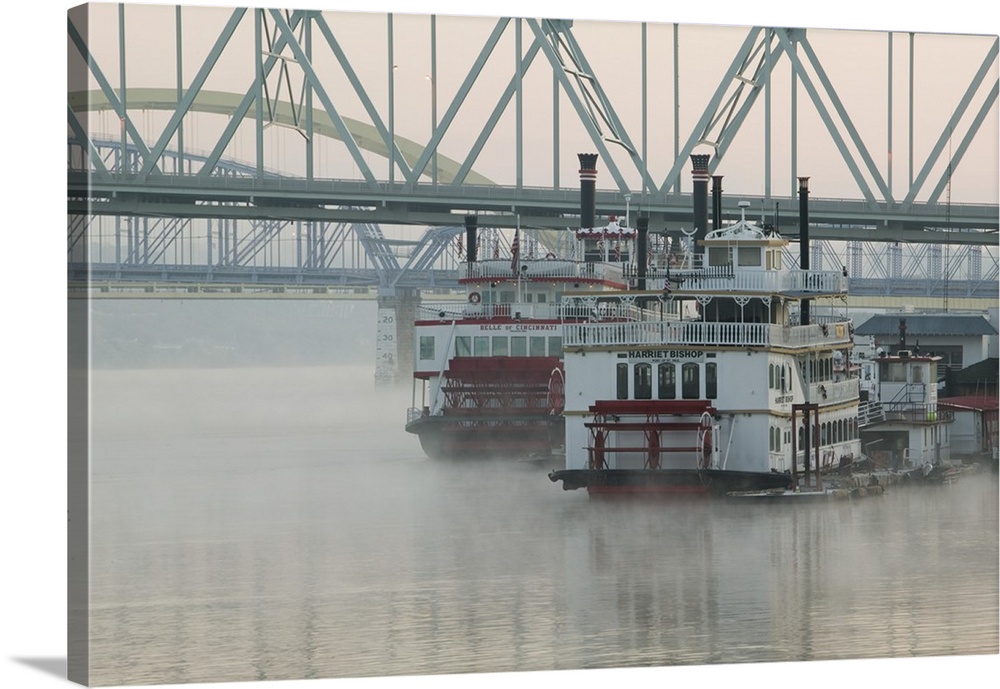 USA-Kentucky-Newport:.Tall Stacks Riverboats/ Riverboat Row on the Ohio River / Dawn