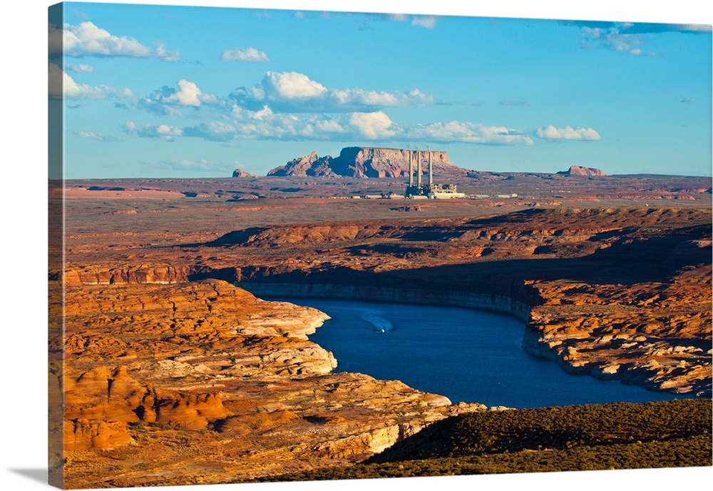 North America, USA, Arizona, Page, Lake Powell Vistas, cruising Boat, From Wahweap Overlook.