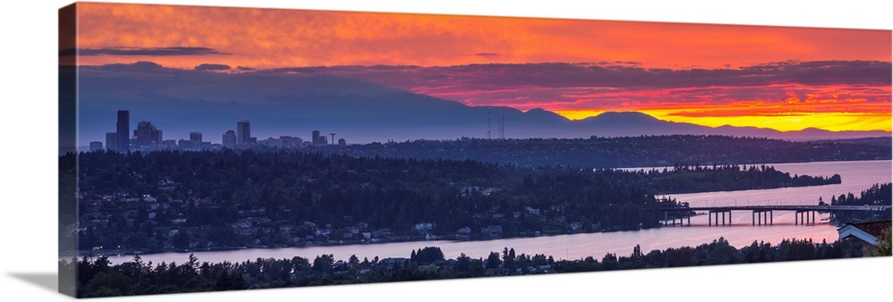 United States, Washington, Lake Washington, Mercer Island, Seattle skyline, and Olympic mountains viewed from Bellevue at ...