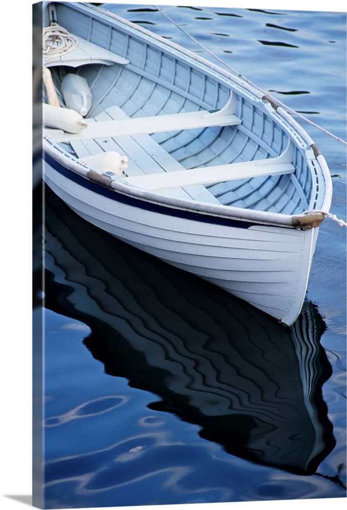 USA, Maine, Rockport, Dinghy moored at dock