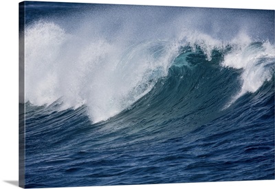 Maui, Hawaii, Waves Coming In At Ho'okipa Beach Park