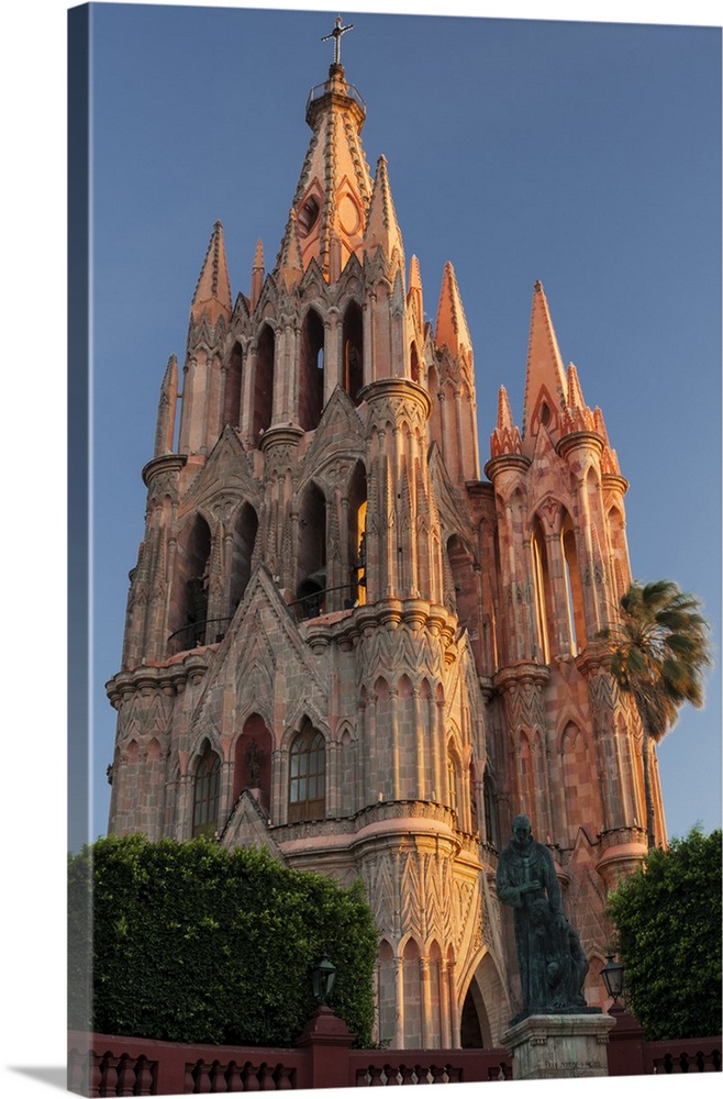 North America, Mexico, San Miguel de Allende, Early morning light on Parroquia de San Miguel Arc..ngel Cathedral on the ce...