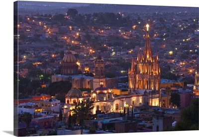 Mexico, San Miguel de Allende. La Parroquia de San Miguel Arcangel Church at twilight