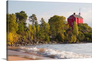 MI, Marquette, Marquette Harbor Lighthouse, 1865 image thumbnail