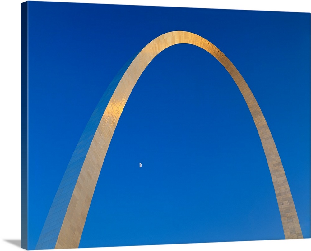 Missouri, St. Louis, Jefferson National Expansion Memorial, Gateway Arch at dusk