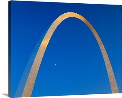 Missouri, St. Louis, Jefferson National Expansion Memorial, Gateway Arch at dusk