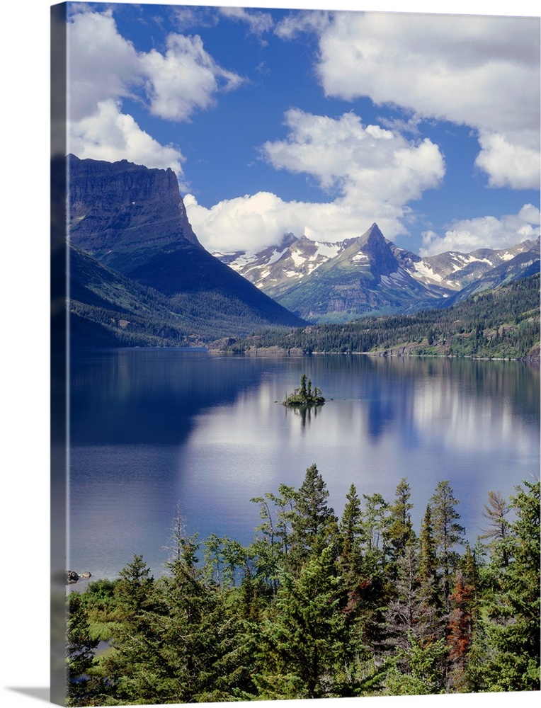 USA, Montana, Glacier National Park, Cumulus clouds drift over Saint Mary Lake and Wild Goose Island.