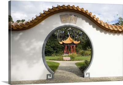 Moon Gate, Kunming Garden, New Plymouth, Taranaki, North Island, New Zealand
