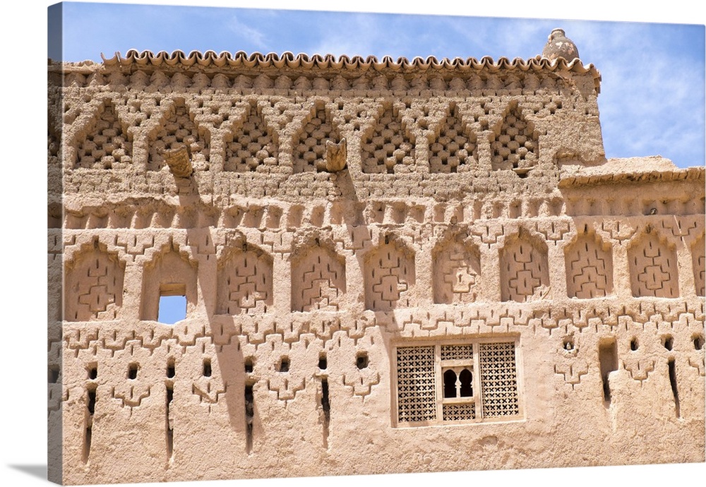Morocco, Tamnougalt Kasbah in the Draa valley, mud walls.
