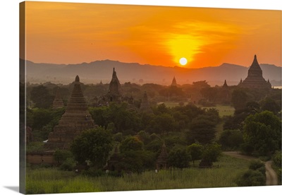 Myanmar, Bagan, Sunset over the temples of Bagan