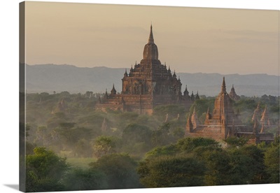 Myanmar, Bagan, Temples of Bagan at sunset