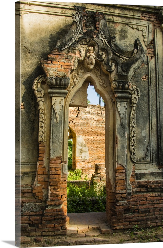 Myanmar. Mandalay. Inwa. Yadana Hsimi temple complex. Damaged from the 1838 earthquake.