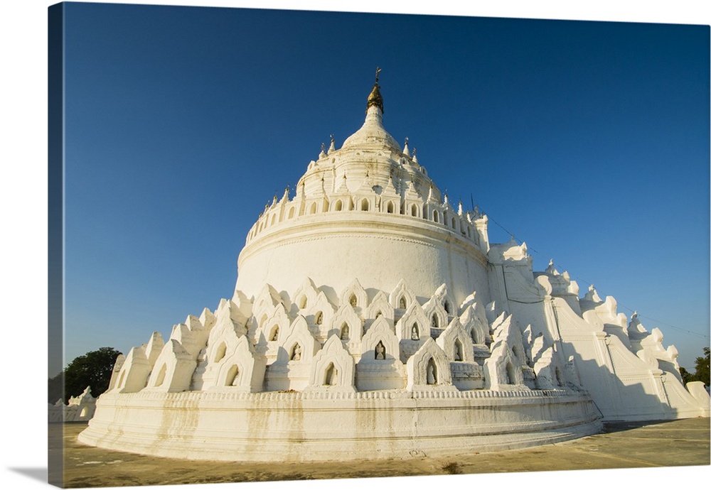 Myanmar. Mandalay. Mingun. Hsinphyumae Pagoda.