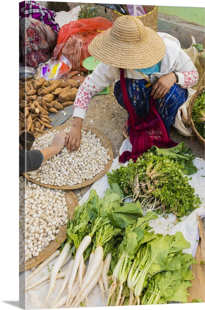 Myanmar. Shan State. Aung Pan market. Burmese woman buying onions.
