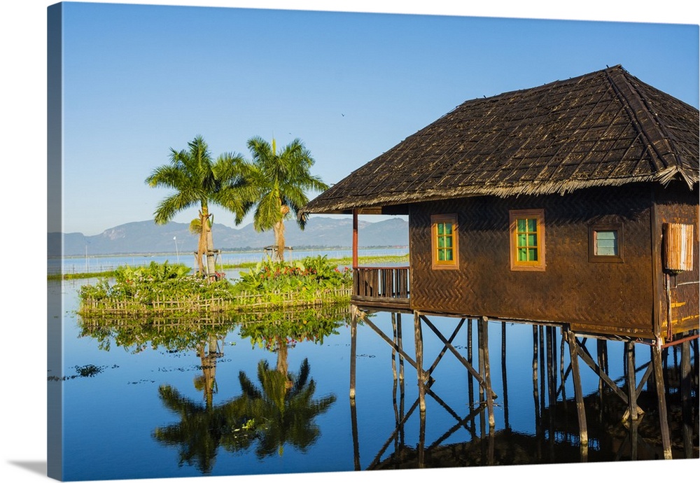 Myanmar. Shan State. Inle Lake. Floating hotel.