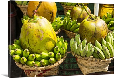 Myanmar, Yangon, Botataung Pagoda, Offerings of bananas and coconuts for sale