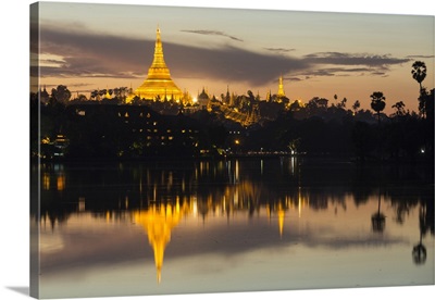 Myanmar, Yangon, Dusk falls on Shwedagon Pagoda