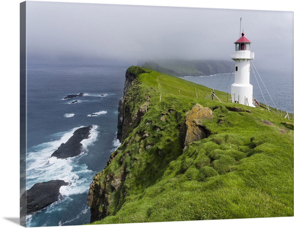 The lighthouse on Mykinesholmur. The island Mykines, part of the Faroe Islands in the North Atlantic. Europe, Northern Eur...
