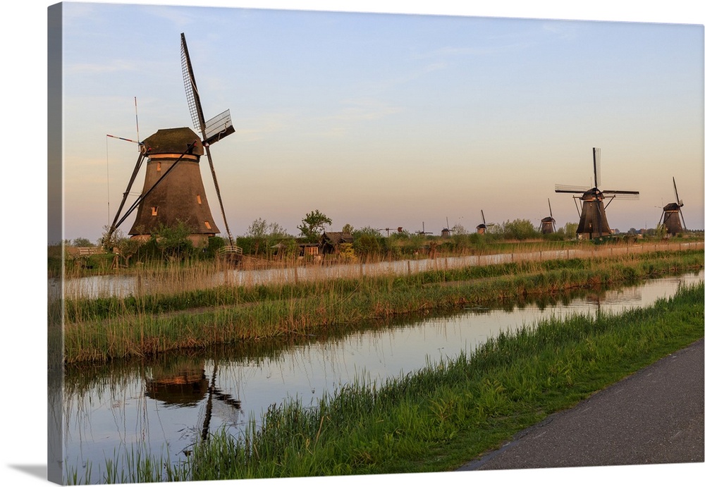 Netherlands, Holland. South Holland, Zuid Holland, Kinderdijk. Windmills.