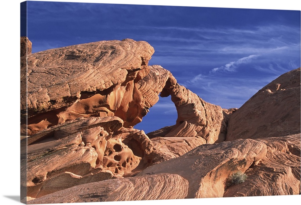 North America, U.S., Nevada, Valley of Fire State Park. Arch Rock.
