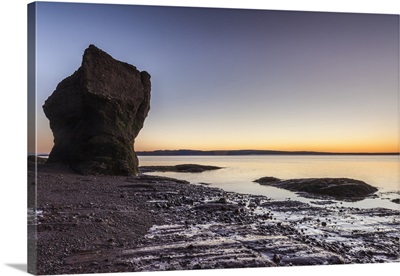 New Brunswick, Hopewell Rocks, Flowerpot Rocks Formed By The Tides Of The Bay Of Fundy
