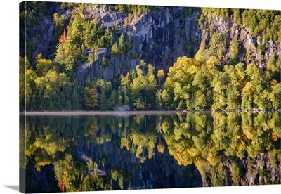 New York State, Autumn Reflections In Chapel Pond