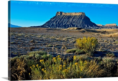 North America, USA, Utah, Caineville, Factory Butte From Coal Mine Road