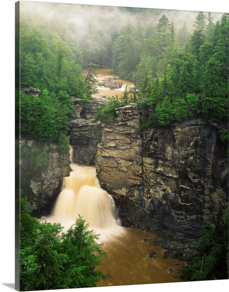 USA, North Carolina, Pisgah National Forest, View of Linville Falls, Linville Gorge