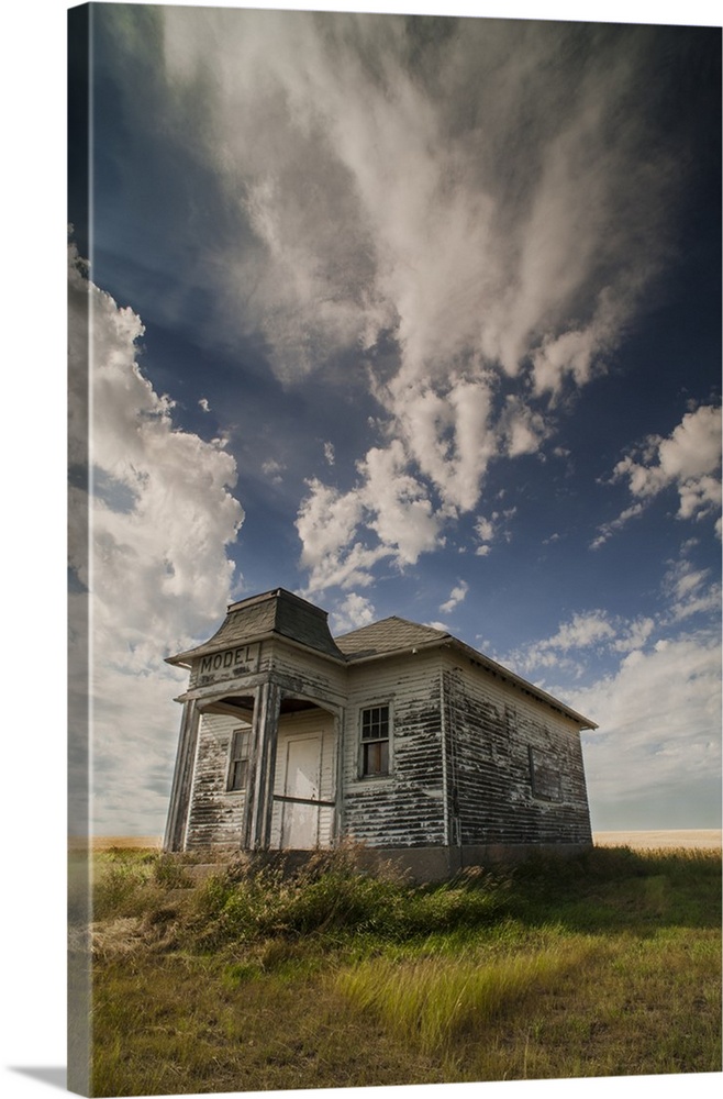 North America, USA, North Dakota, Abandoned Township Hall on the North Dakota praire