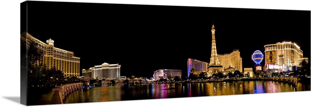 USA, NV, Las Vegas. Panoramic view over the Bellagio Lake with other casinos in the background.