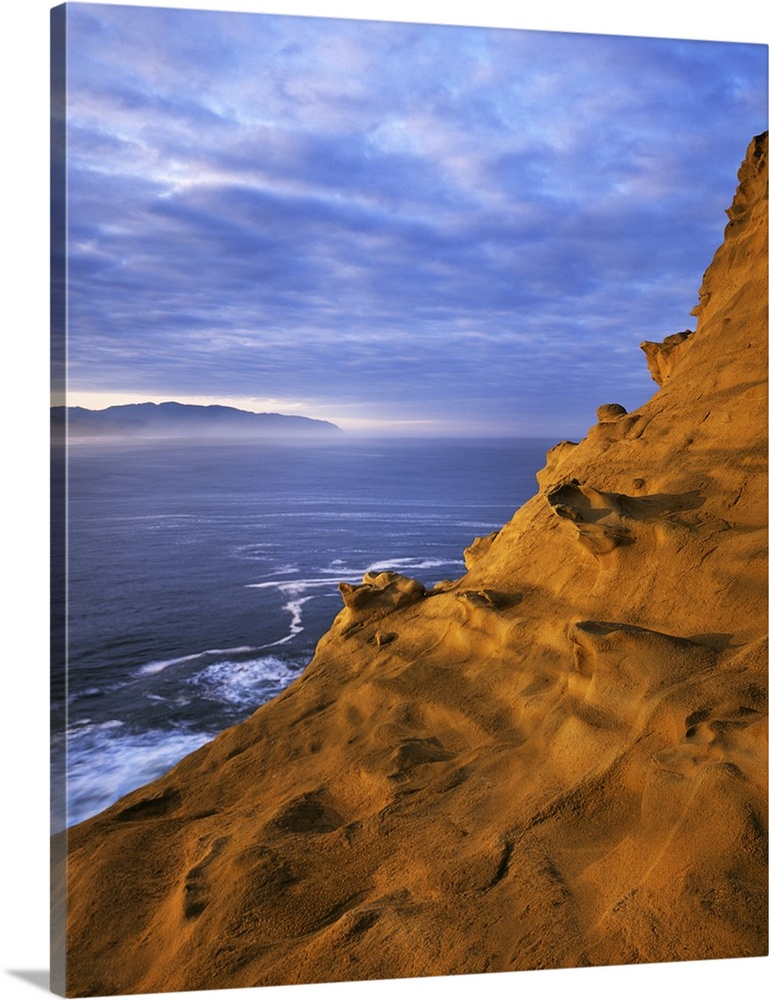 USA, Oregon, Oregon Coast near Lincoln City, Cape Kiwanda State Natural Area, Rock Formations