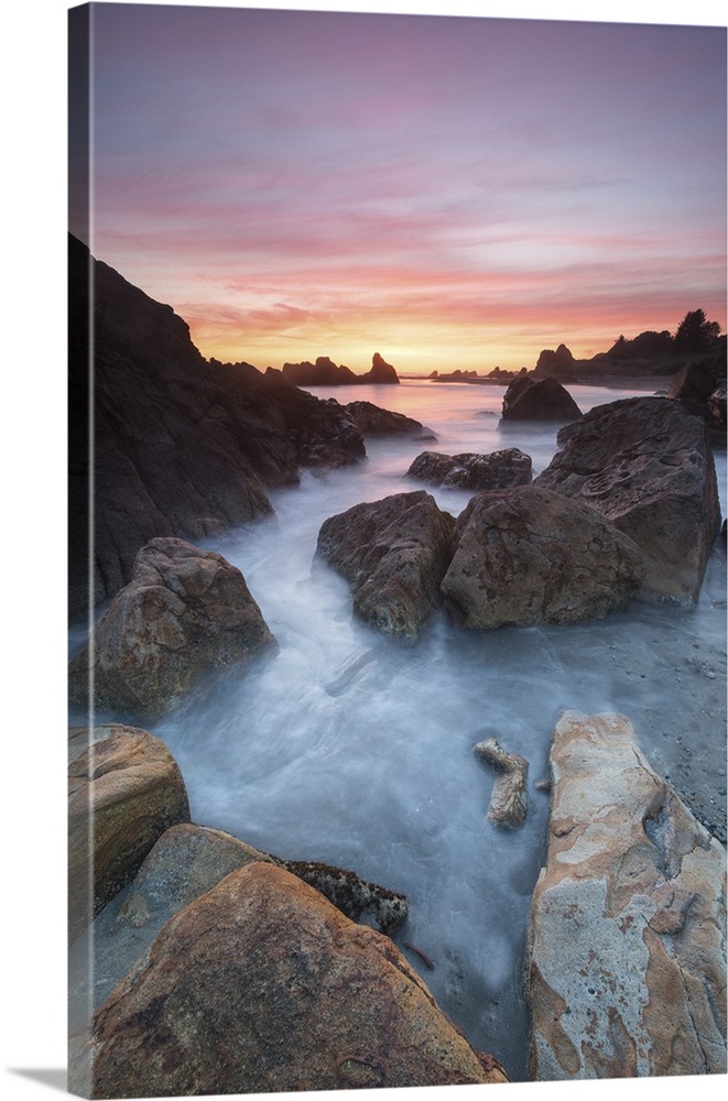 North America, USA, Oregon. Sunset and incoming tide at Harris Beach State Park, ORrocks at arch, Harris Beach State Park, OR