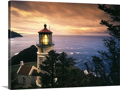 Oregon, View of Heceta Head Lighthouse at sunset