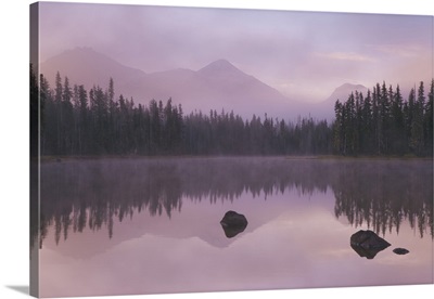 Oregon, Willamette National Forest. Foggy sunrise on Scott Lake
