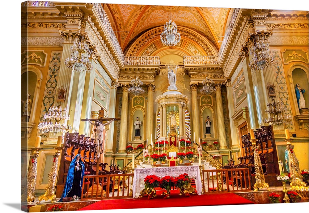 Our Lady of Guanajuato Basilica Altar Mary Statue Christmas Guanajuato, Mexico Basilica de Nusetra Senora Guanajuato, Mexico.