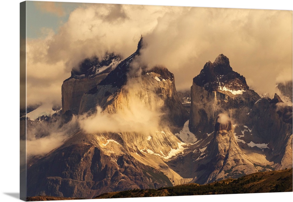 Paine Massif, Torres del Paine National Park, Chile, South AmericaPatagonia, Patagonia.