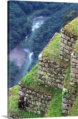 Peru, Urubamba River flowing below Machu Picchu