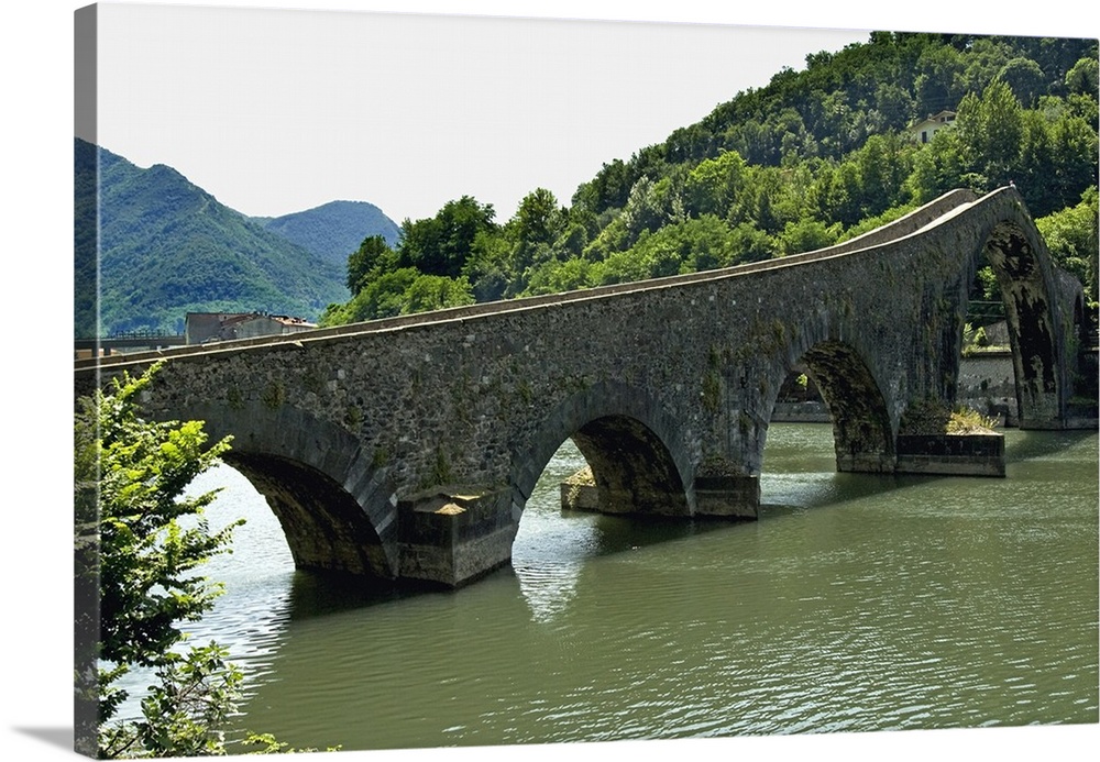 Ponte del Diavolo or Ponte della Maddalena, Borgo a Mozzano, Lucca, Tuscany, Italy, Europe