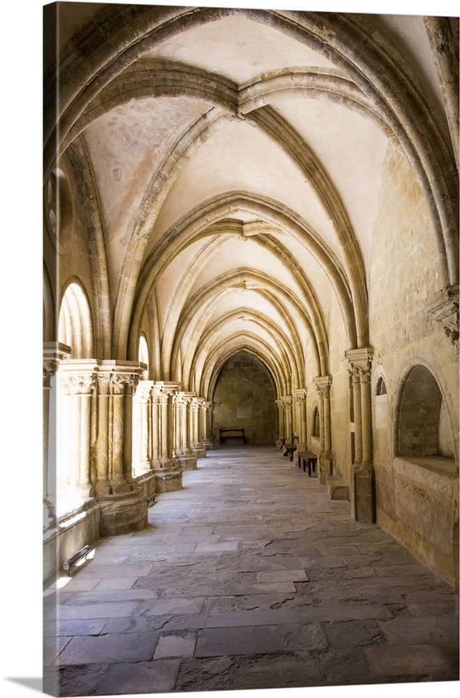 Portugal, Coimbra. Old Cathedral cloister. Archways, courtyard.